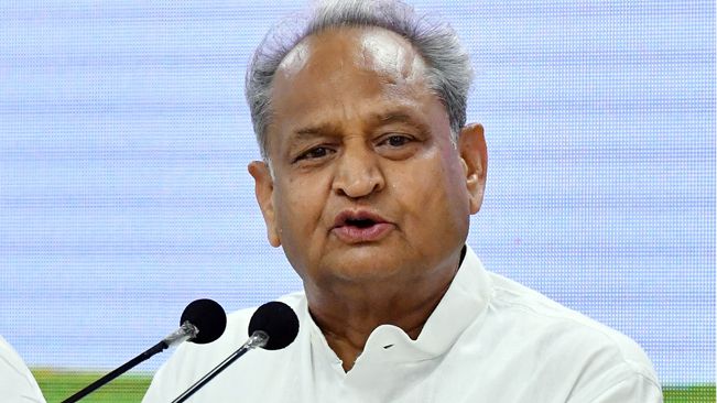 Gehlot says can't forget 102 MLAs who saved Congress Govt in 2020; backs Kharge as party president