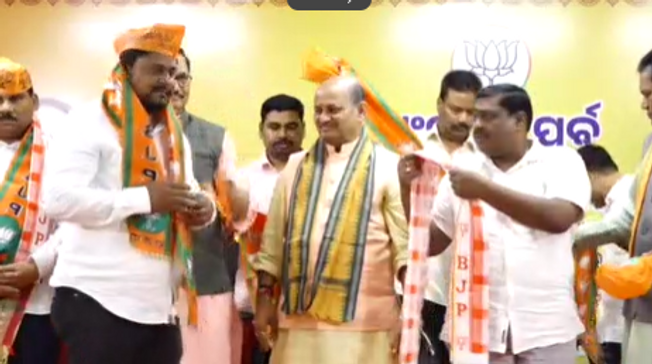 Major Jolt To BJD; BJD Block Chairman, Sarpanches, Samiti Members Join BJP