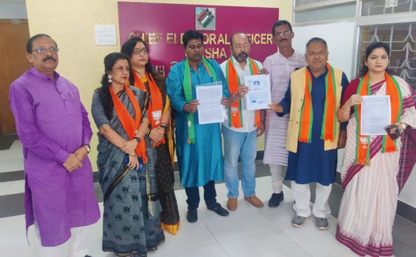 BJP submits memo to CEO, demands Bargarh SP shifted, Padampur DFO suspended