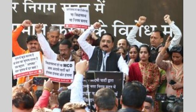 BJP protests outside AAP headquarters over delay in Mayoral election