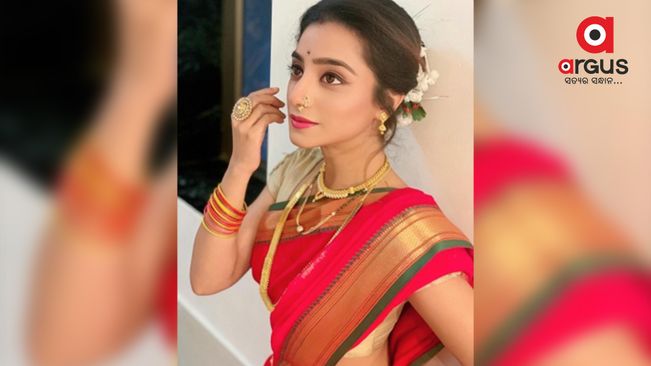 Neha Marda announces pregnancy, shares a picture with her husband