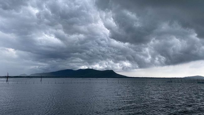 Depression Near Chilika Lake To Gradually Weaken In Next 24 Hours: IMD