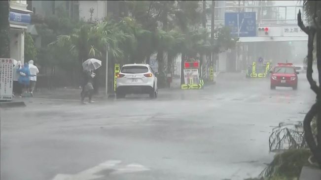 Downpours Affect Expressways, Flights In China