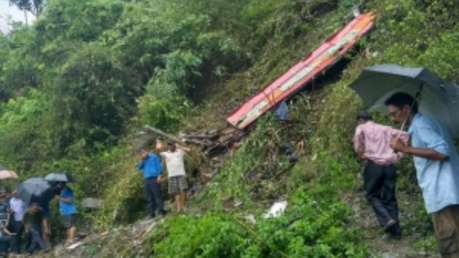 U'khand bus accident: 25 bodies recovered, many feared missing; CM reviews rescue ops