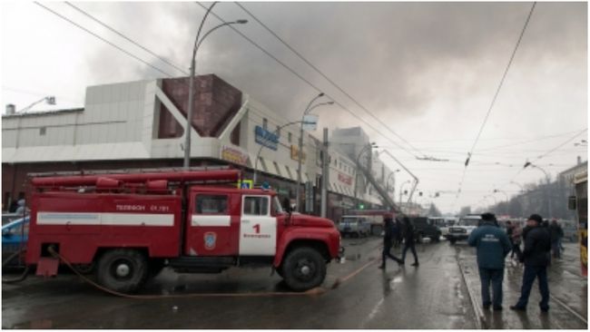 Fire breaks out at shopping mall in Russian city