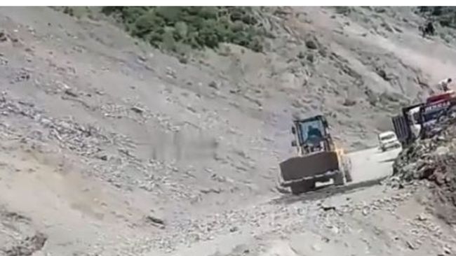 One killed, 2 injured by shooting stones on Jammu-Srinagar highway