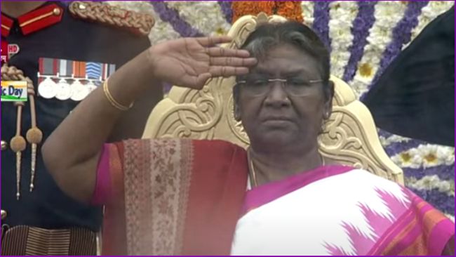 President Droupadi Murmu unfurls Tricolour, gets ceremonial 21 Gun salute