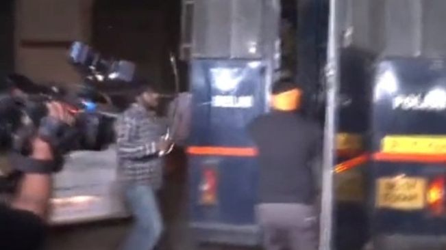 Mehrauli Murder: Men with swords attack police van carrying Aaftab