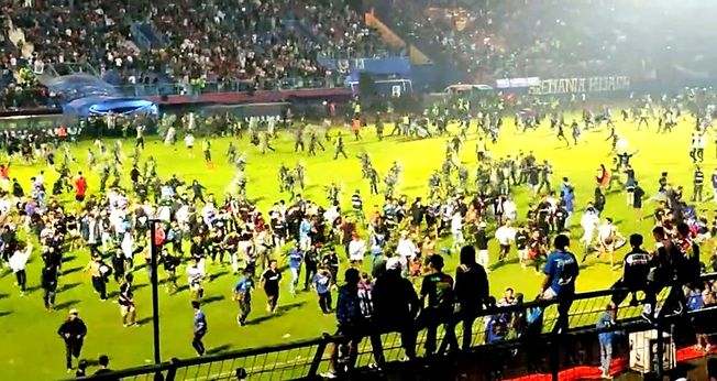 Death toll rises to 131 in stampede at Indonesian football stadium