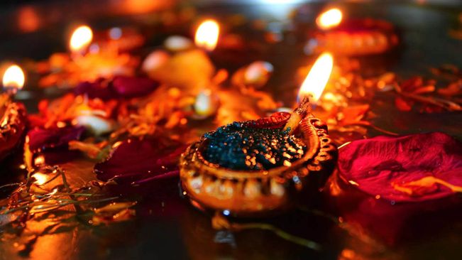 Unforgettable Evergreen Hits to Light Up Your Diwali!