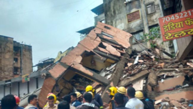 2 rescued, 24 people have narrow escape as Navi Mumbai building collapses