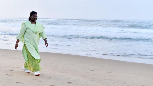 President Murmu Takes Morning Stroll On Puri Beach, Highlights Need For Environmental Conservation