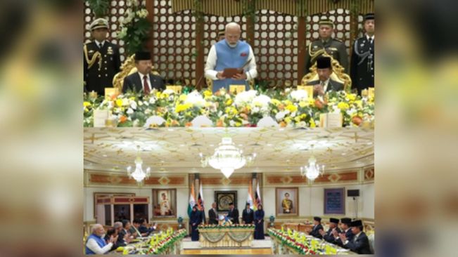 PM Modi holds delegation-level talks with Sultan of Brunei, later departs for Singapore