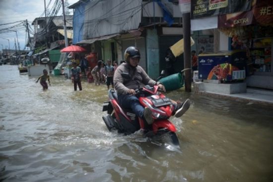 3-metre-high flood submerges Indonesia, 1 killed