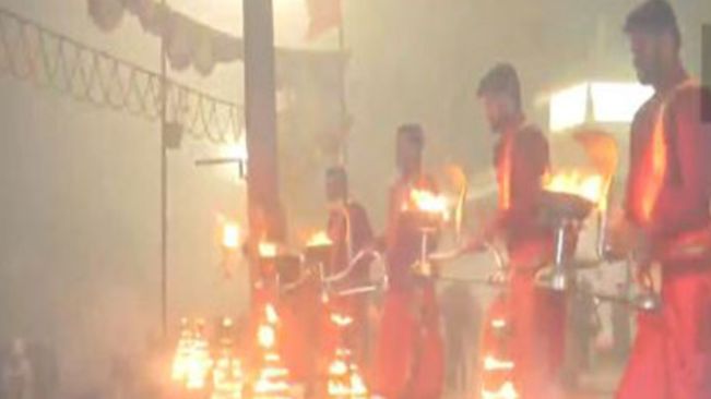 'Ganga Aarti' performed in Varanasi on first day of New Year