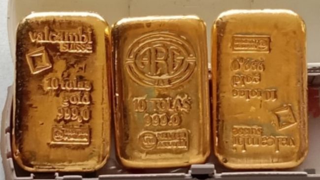 Gold worth Rs 86.7L seized from passenger at Lucknow airport
