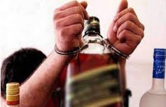 In Narsinghpur and Kanpur police stations, local and foreign liquor has been seized by the anti-trafficking department.