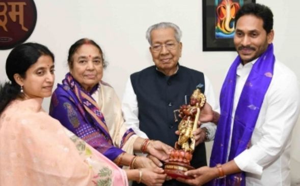 Andhra CM Reddy thanks  outgoing Governor Harichandan