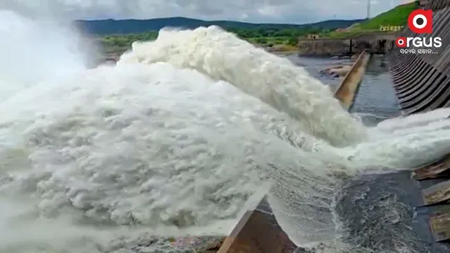 Water level decreases in Hirakud reservoir, 3 sluice gates closed