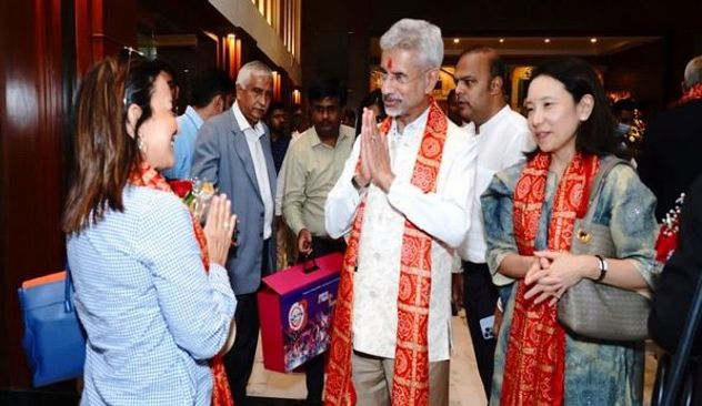 Jaishankar joins foreign envoys in Gujarat for Navratri celebrations