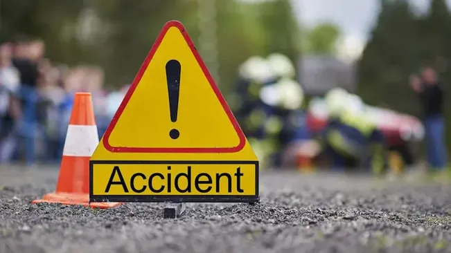 Ashish Behera, an employee of a courier company named Ecart in Hatdihi died in a road accident.