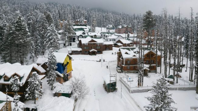 Gulmarg, Sonamarg & Pahalgam In Kashmir Receive Fresh Snowfall