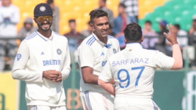 5th Test: Ashwin & Kuldeep reduce England to 103/5 at lunch, trail India by 156 runs