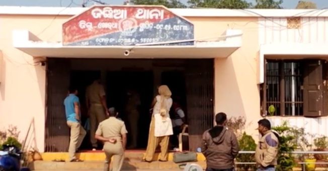 Ornaments, cash worth lakhs looted from jeweller on New Jagannath Road