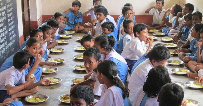 Mid Day Meal to be served to school kids from next month in Odisha | Argus News