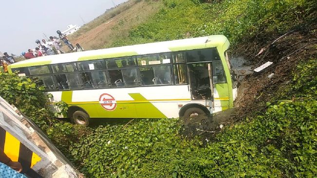 'Mo Bus' Overturns On NH-16 On Bhubaneswar Outskirts; Passengers Safe