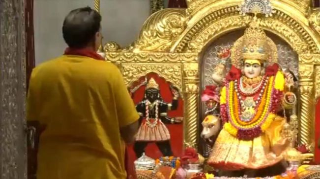 Morning 'Aarti' Performed At Temples Across India On Maha Ashtami