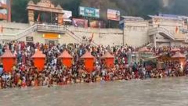 Uttarakhand: Devotees take holy dip in Ganga at 'Har ki Pauri' on Buddha Purnima