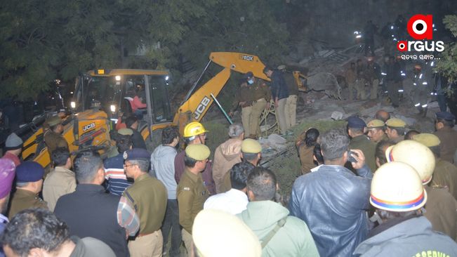 12 rescued after building collapses in Lucknow