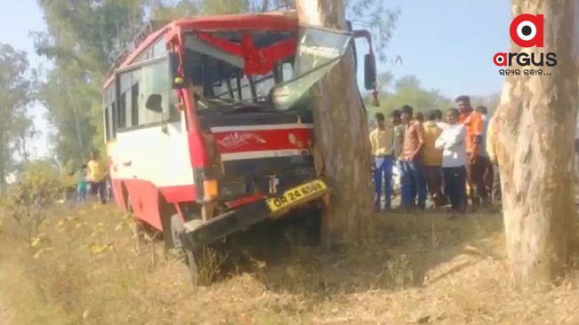 15 students hurt as OAV school bus hits roadside tree in Nabarangpur