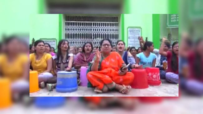MLA Kusum Tete Joins Agitated Students In Protest Against Dearth Of Water 