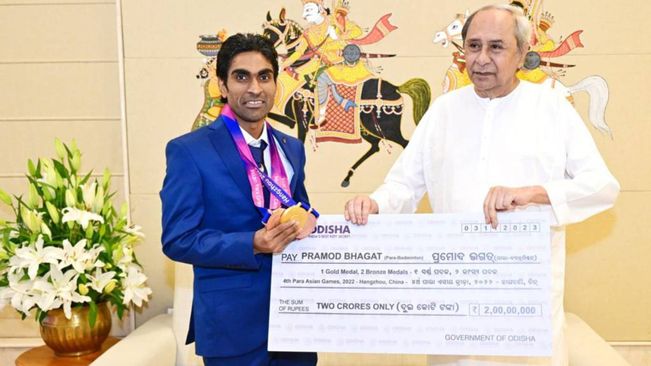 Odisha CM Felicitates Para-Athletes Pramod Bhagat, Soundarya Kumar Pradhan