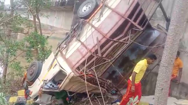 Two Killed, 32 Injured As Pick-Up Van Carrying Wedding Party Overturns In Koraput