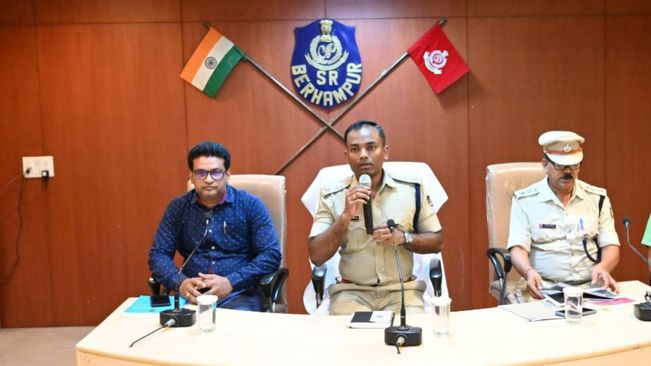 Berhampur Police Seize Huge Quantity Of Liquor At Andhra-Odisha Border