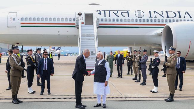 PM Modi Accorded Ceremonial Welcome On Arrival In Poland