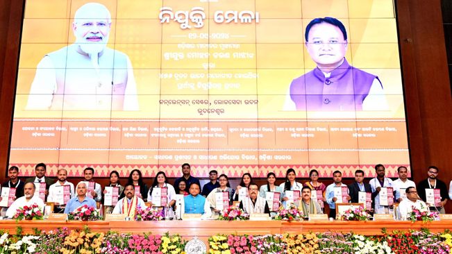 CM Mohan Majhi Distributes 476 Appointment Letters At 'Nijukti Mela' In Bhubaneswar