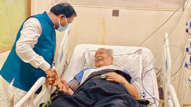 Odisha CM Meets Former AP Governor Biswabhusan Harichandan In Hopsital, Prays For Speedy Recovery