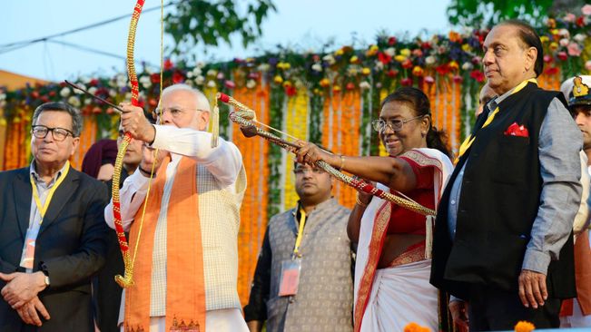 President Murmu, PM Modi Attend Dussehra Celebrations