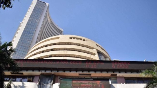 Sensex Recovers Day's Losses Partially, Sheds 662 Points Amid Persistent FII Outflow