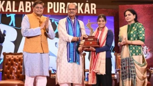 Celebrated Swimmer Pratyasa Ray Felicitated With 32nd Ekalabya Puraskar For 2024