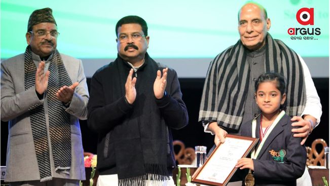 Union ministers Singh, Pradhan felicitate Super 25 awardees of 'Veer Gatha 2.0' contest
