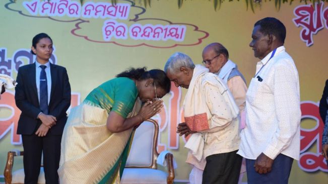 President Droupadi Murmu Visits Her Native Village Uparbeda In Odisha