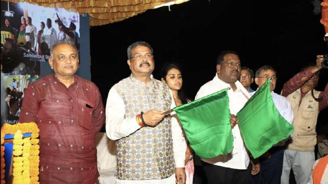 Pradhan Flags Off Sambalpur Hatia- Gorakhpur Express