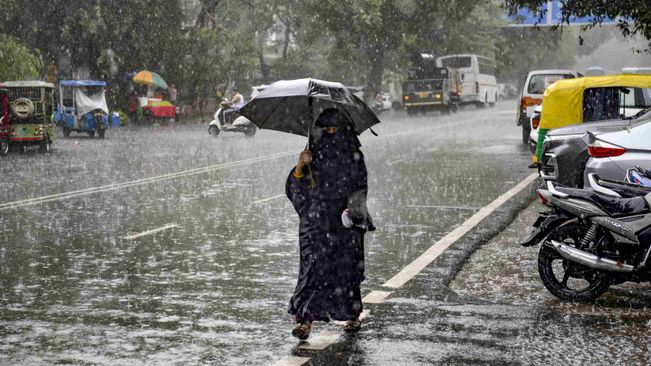 Weather Update Today: IMD Issues Yellow Alert for Several Dists Till Tuesday