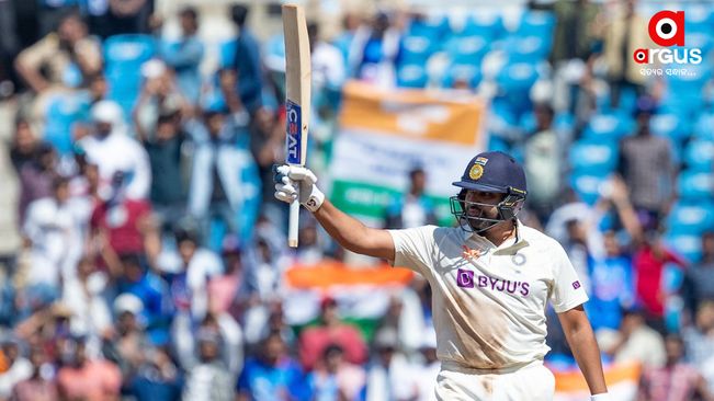 IND vs AUS: Rohit delivers masterclass against visitors, as hosts lead by 49 runs
