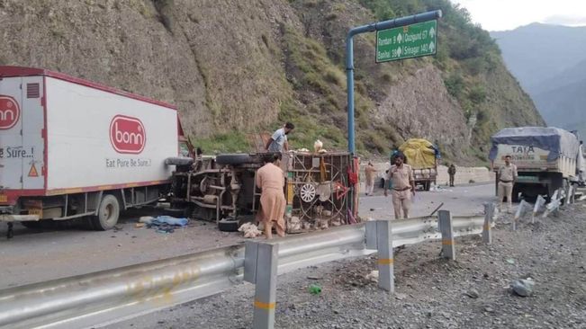 7 Vehicles Hit By Overspeeding Dumper On Jammu-Srinagar National Highway